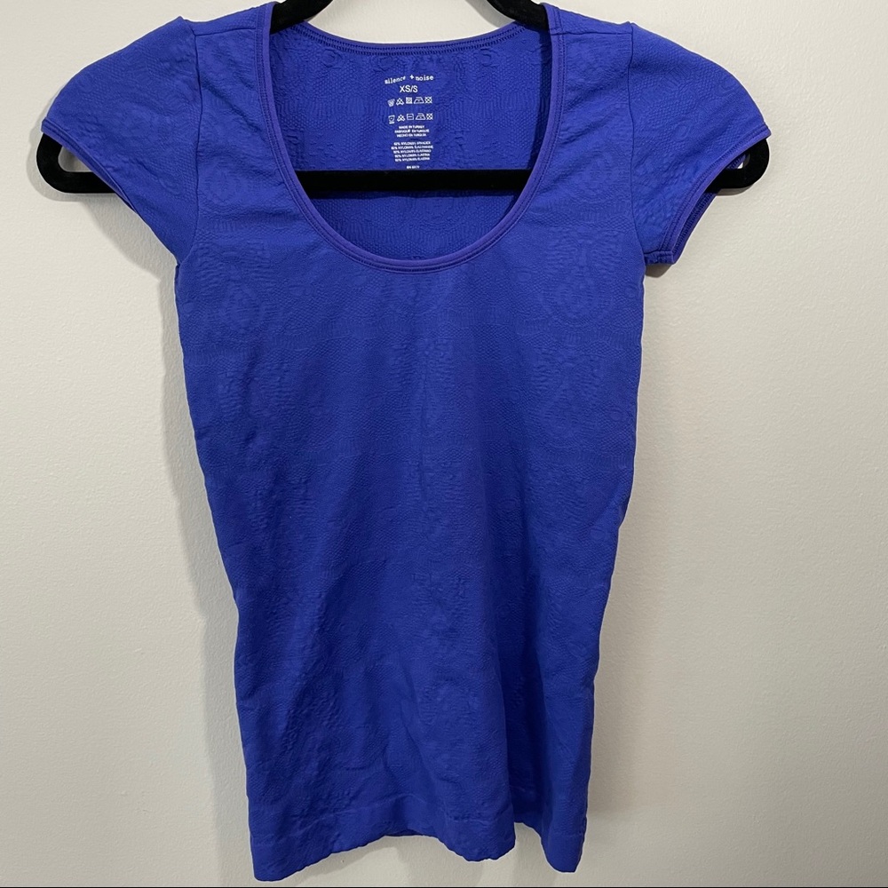 Silence + Noise Seamless Tee